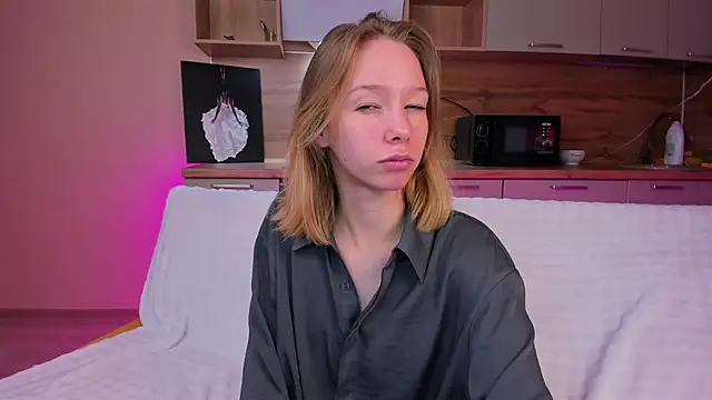 LilyVoise online show from October 14, 12:28 pm