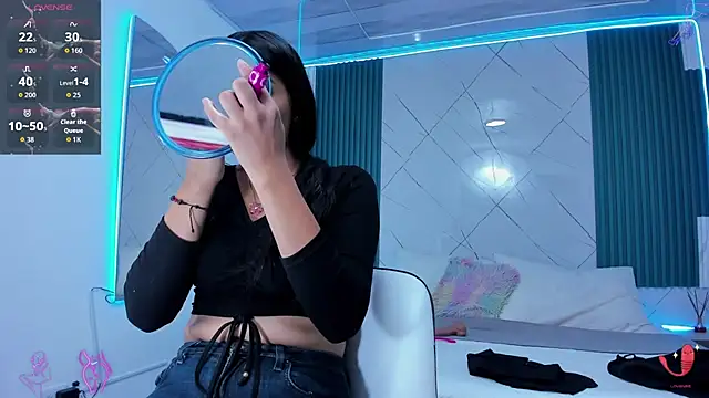 Briseida-White online show from November 3, 1:45 pm