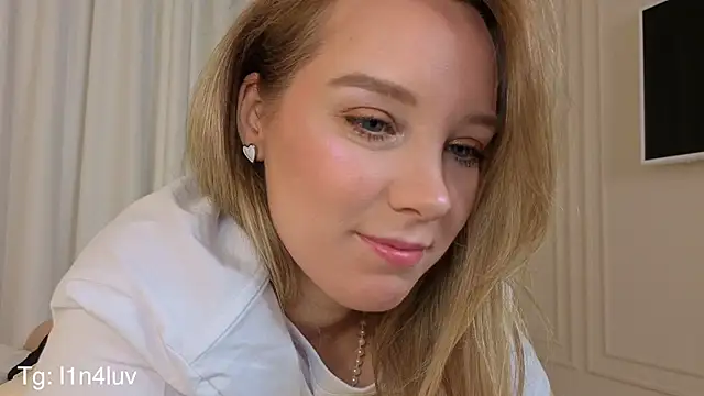 AIicaparkerc online show from November 11, 9:26 pm