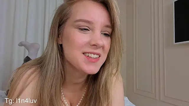 AIicaparkerc online show from November 18, 10:36 pm