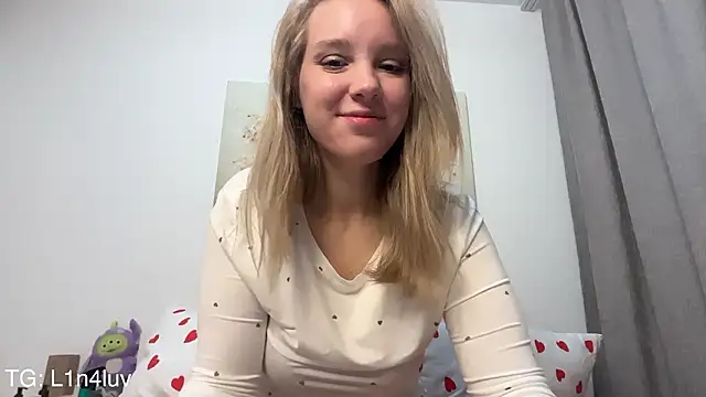 AIicaparkerc online show from February 1, 12:31 am