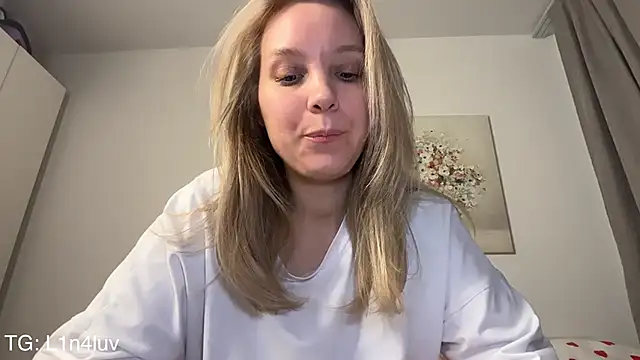 AIicaparkerc online show from February 13, 7:54 pm