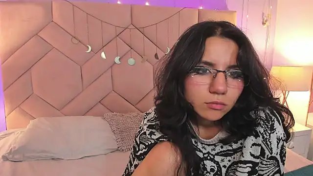 HollyPeach online show from November 7, 8:36 am