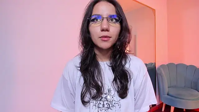 HollyPeach online show from March 22, 5:49 pm