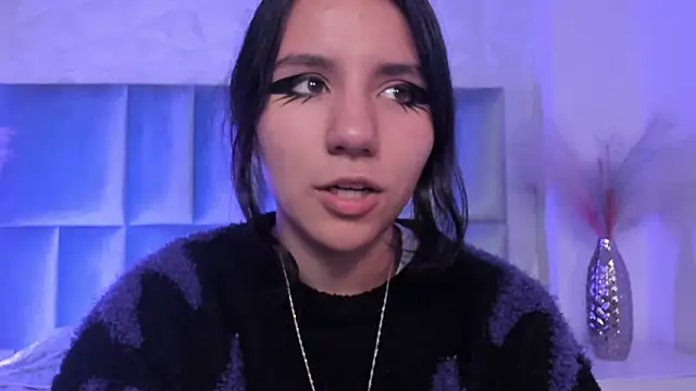 HollyPeach online show from March 30, 7:37 pm