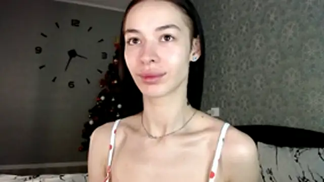 Snapshot of Daphne_Darkthorn chatting on December 21, 2:30 am Daphne Darkthorn online show from December 21, 2:30 am