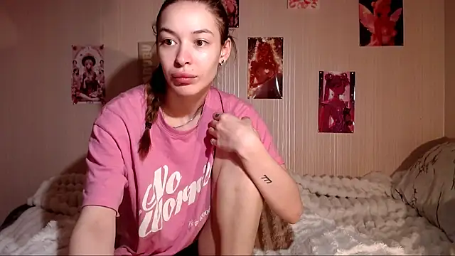 Snapshot of Daphne_Darkthorn chatting on April 11, 11:03 am Daphne Darkthorn online show from April 11, 11:03 am