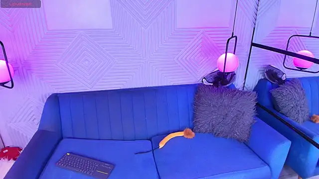 CinnamonHeat online show from October 25, 11:07 am