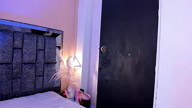 SofiRuiz  online show from October 19, 3:18 am