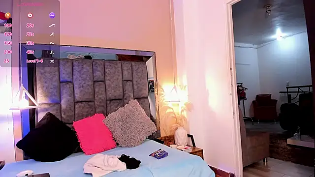 SofiRuiz  online show from December 4, 3:16 am