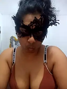 Expose Queen online show from May 24, 6:13 pm