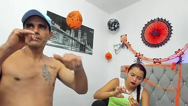 Sofi And Santy online show from November 2, 1:19 am