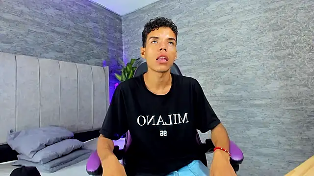 jhojan foxxx  online show from November 19, 8:31 pm