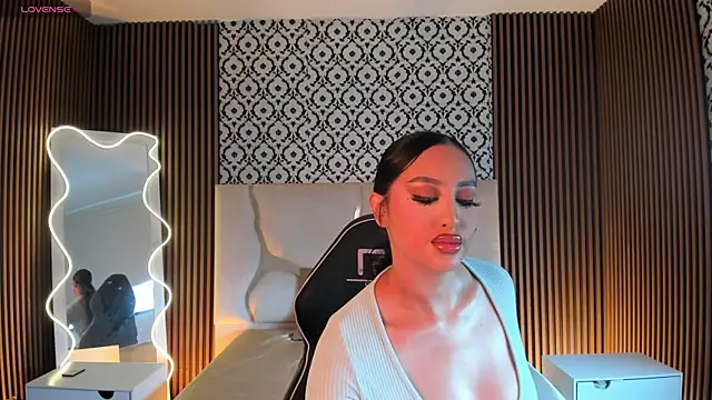 Snapshot of BEELLA_TAY1 chatting on April 25, 1:52 pm BEELLA TAY1 online show from April 25, 1:52 pm