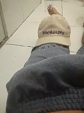 Guilhermekovaliosky online show from December 17, 3:51 pm