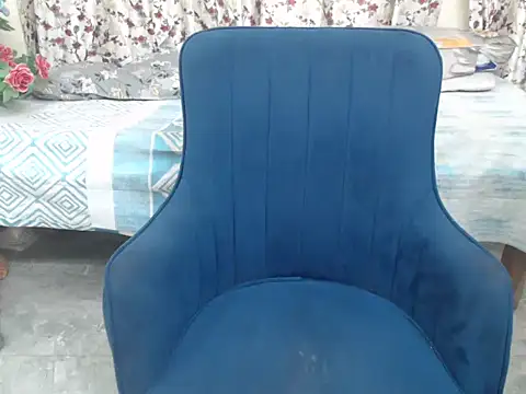 Snapshot of hii_tanisha chatting on December 17, 10:21 am hii tanisha online show from December 17, 10:21 am