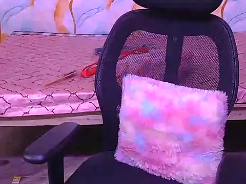 Snapshot of hii_tanisha chatting on February 19, 2:57 pm hii tanisha online show from February 19, 2:57 pm