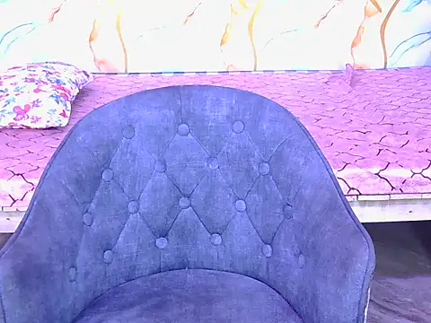 Snapshot of hii_tanisha chatting on February 24, 7:17 am hii tanisha online show from February 24, 7:17 am