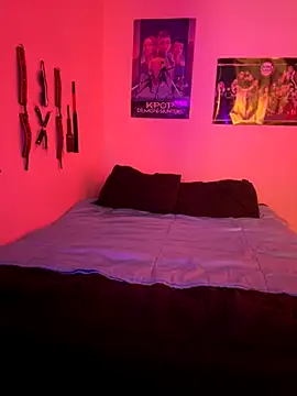 MiniMonroe online show from December 5, 12:03 pm