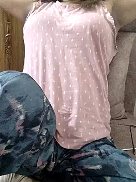 Snapshot of Tanha18 chatting on February 18, 1:01 am Tanha18 online show from February 18, 1:01 am