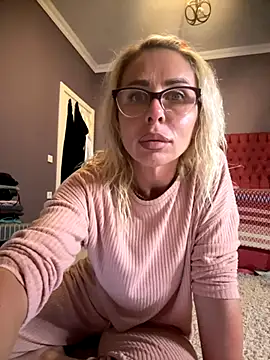 ElenabonyX online show from November 13, 7:35 pm