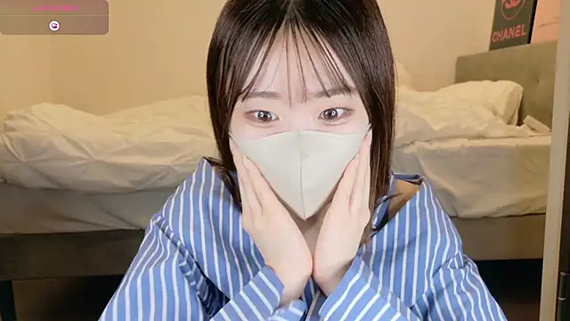 Snapshot of yura_ra_ra chatting on April 25, 8:17 am yura ra ra online show from April 25, 8:17 am