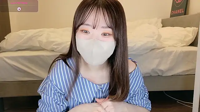 Snapshot of yura_ra_ra chatting on May 3, 12:11 pm yura ra ra online show from May 3, 12:11 pm