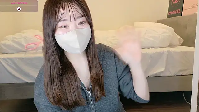 Snapshot of yura_ra_ra chatting on May 5, 1:19 pm yura ra ra online show from May 5, 1:19 pm