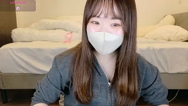 Snapshot of yura_ra_ra chatting on May 12, 1:19 pm yura ra ra online show from May 12, 1:19 pm