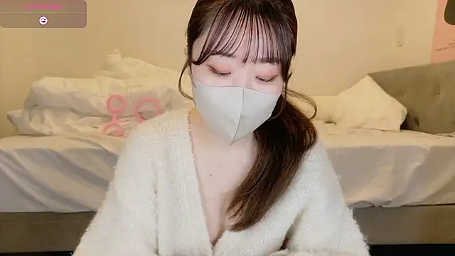 Snapshot of yura_ra_ra chatting on May 13, 1:08 pm yura ra ra online show from May 13, 1:08 pm