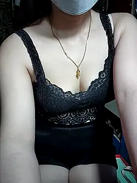 LeanaLy online show from October 17, 12:30 pm