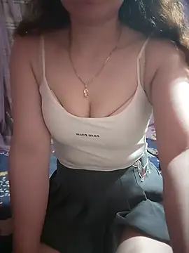 LeanaLy online show from December 4, 2:04 pm