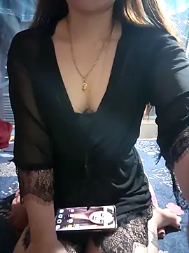 LeanaLy online show from March 7, 1:02 am