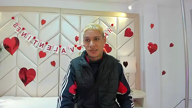 Snapshot of GaelCarter chatting on February 15, 4:20 am GaelCarter online show from February 15, 4:20 am