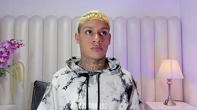 Snapshot of GaelCarter chatting on February 18, 3:35 am GaelCarter online show from February 18, 3:35 am