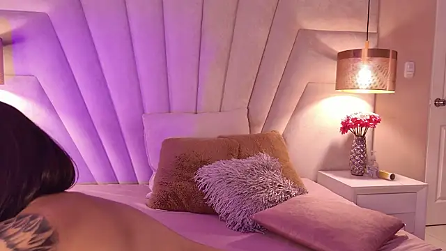 AlyssaRay online show from January 17, 7:17 pm