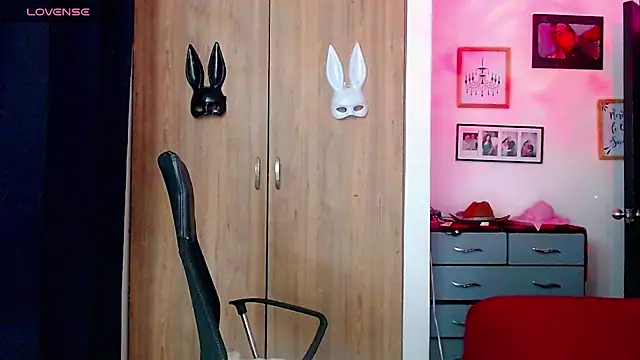 Snapshot of Sofiabigcock22 chatting on December 18, 4:51 am Sofiabigcock22 online show from December 18, 4:51 am