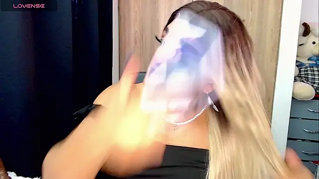 Snapshot of Sofiabigcock22 chatting on January 6, 6:11 pm Sofiabigcock22 online show from January 6, 6:11 pm