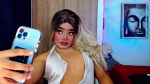 Snapshot of Sofiabigcock22 chatting on February 2, 10:30 pm Sofiabigcock22 online show from February 2, 10:30 pm