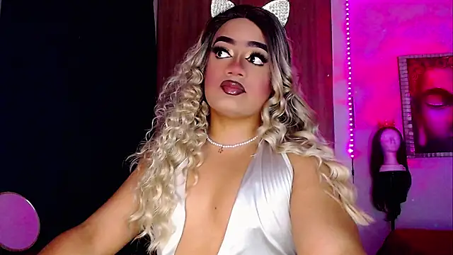 Snapshot of Sofiabigcock22 chatting on February 7, 11:36 am Sofiabigcock22 online show from February 7, 11:36 am