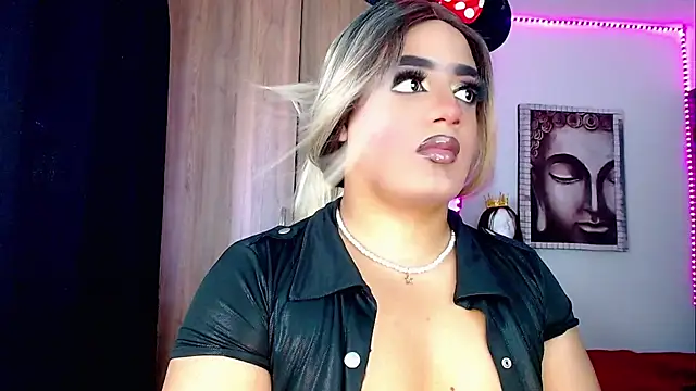 Snapshot of Sofiabigcock22 chatting on February 8, 3:26 pm Sofiabigcock22 online show from February 8, 3:26 pm