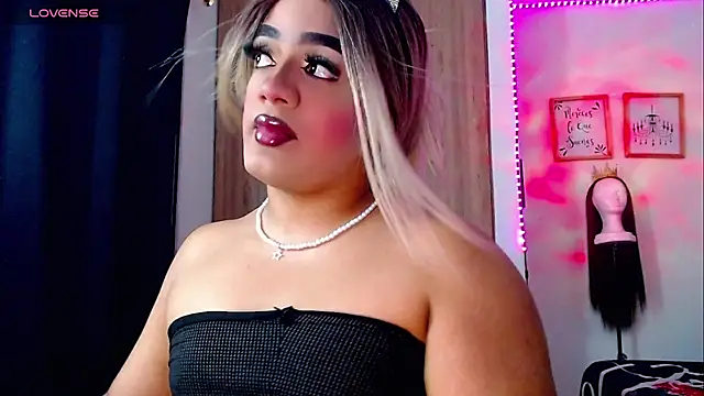 Snapshot of Sofiabigcock22 chatting on February 12, 4:18 am Sofiabigcock22 online show from February 12, 4:18 am