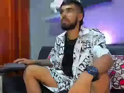 Snapshot of black_kameron_ chatting on November 2, 1:08 am black kameron online show from November 2, 1:08 am