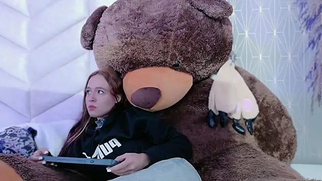 CARO ADAMS1 online show from January 16, 11:36 am