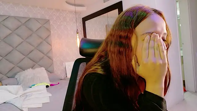 CARO ADAMS1 online show from February 3, 11:10 pm