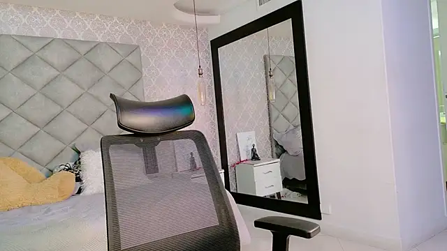 CARO ADAMS1 online show from February 5, 11:04 am