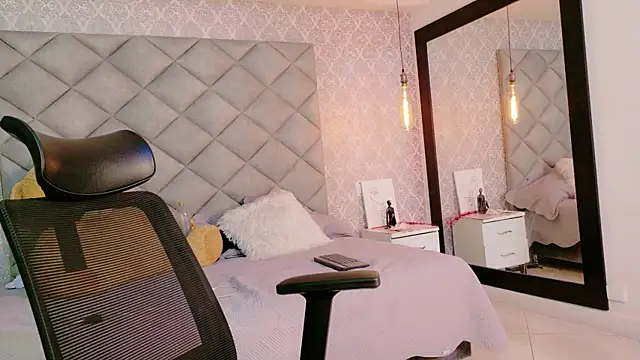 CARO ADAMS1 online show from February 6, 10:29 am