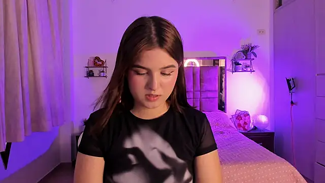 MIACUTEE  online show from January 5, 9:07 pm