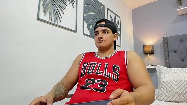 violeta and maxx online show from December 3, 12:07 am