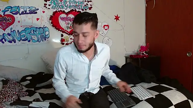 Snapshot of picante70_ chatting on December 18, 12:11 pm picante70 online show from December 18, 12:11 pm